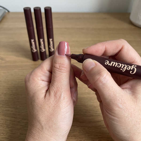 Painting a thumbnail with the Gelicure pen